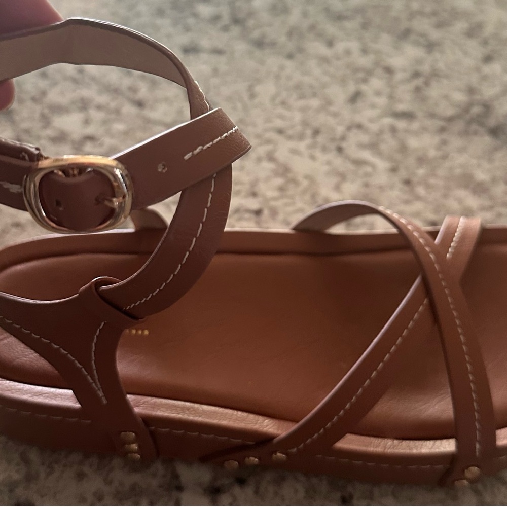 Elegant Brown Sandals with Comfort and Style
